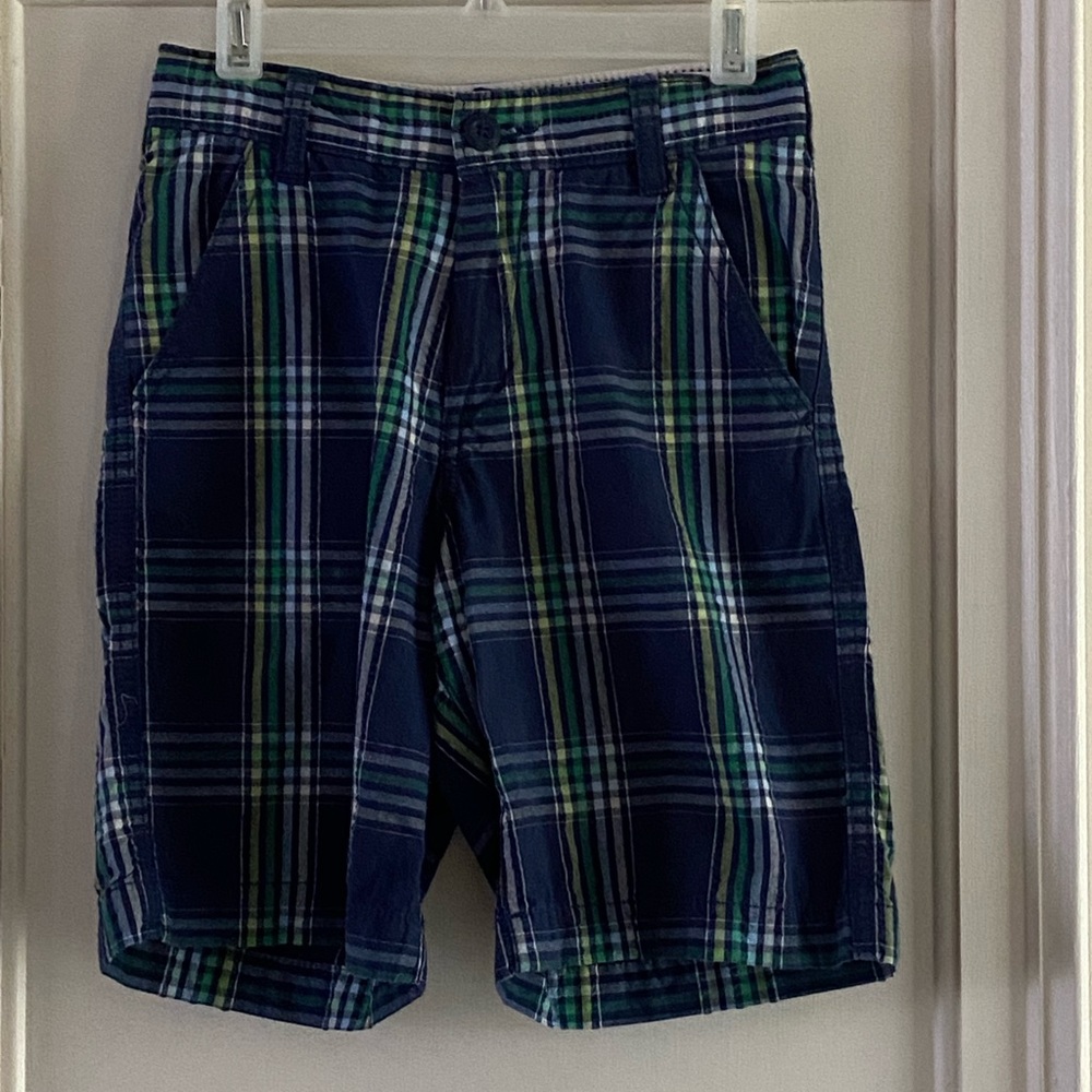 Oshkosh  Boys Plaid Shorts size 7. Like New